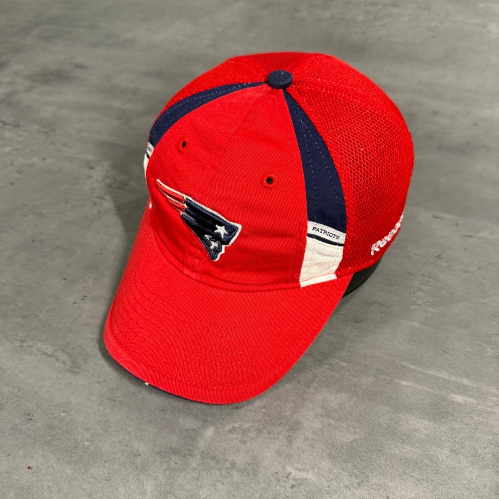 Reebok Hat Women SM Red New England Patriots NFL Onfield Mesh Stretch Fit Cap